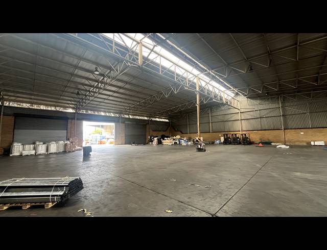 1,850M² WAREHOUSE FOR SALE IN SPARTAN